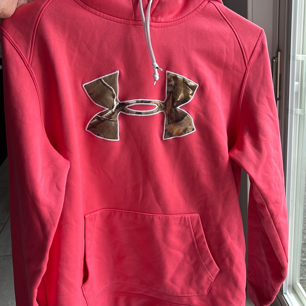 Womens UA sweatshirt